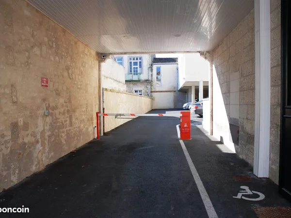 Rive droite - Emplacement de parking