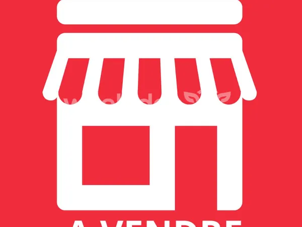 GRANDE TERRASSE POUR CE BAR BRASSERIE