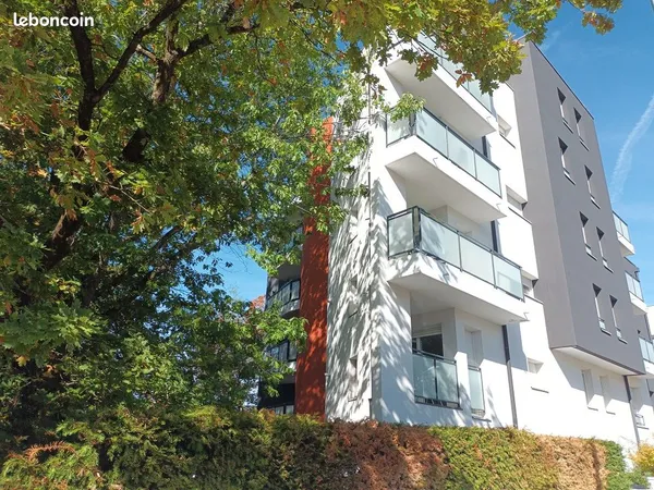 A proximité de l'arrêt de Tramway LONGCHAMP - Bel appartement de 49 m² avec ascenseur, terrasse et p