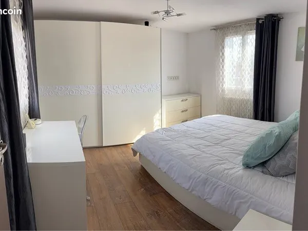 Chambre meublée à louer - Le Pecq (RER A) - 750 /mois URGENT
