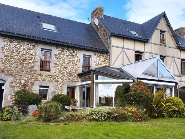 Maison 10 pièces 338 m²