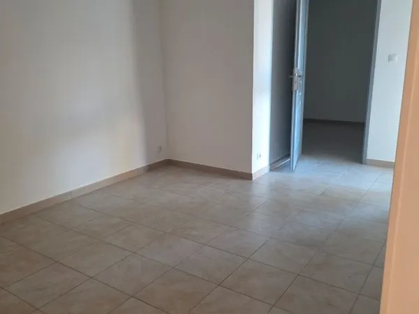 À LOUER - APPARTEMENT T3 DE 68 m² AVEC JARDIN - ALÈS