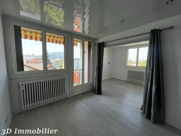 Secteur Ville-la-Grand, (74100), venez découvrir cet appartement T3 avec balcon, situé à 2 minutes d