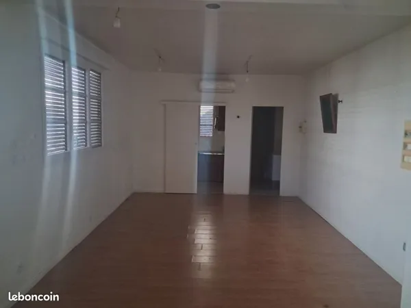 Local commercial, 55 m², à proximité de la gare