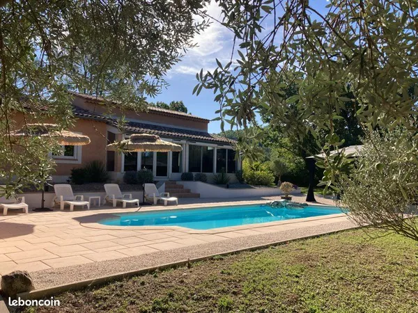 Loue villa provençale plain pied 140 m2