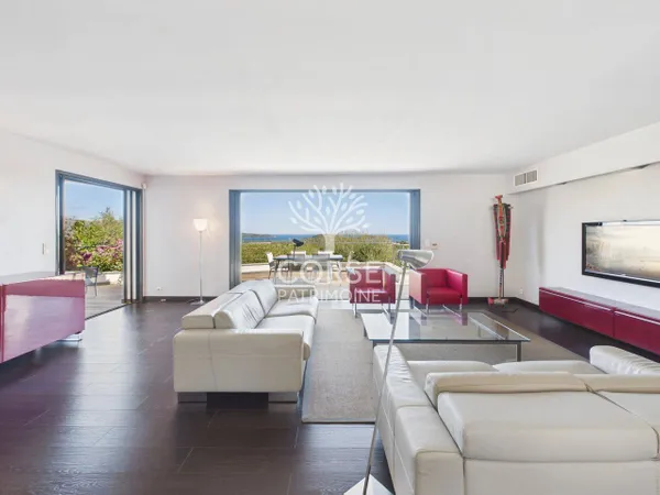 Villa 6 pièces 240 m²