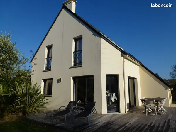 Villa de 131m², sur un terrain arboré de près de 2000m² à Jullouville
