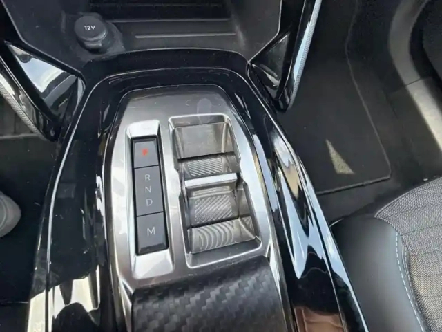 Peugeot 2008 puretech 130 s&amp;s eat8 allure pack — photo 24
