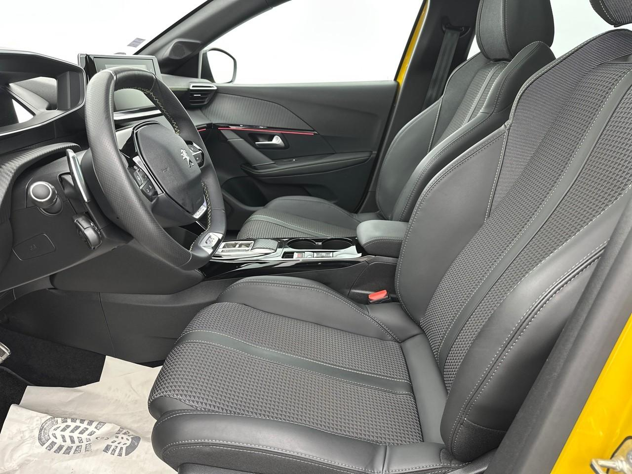 Peugeot 208 puretech 100 s&s eat8 gt — photo 9