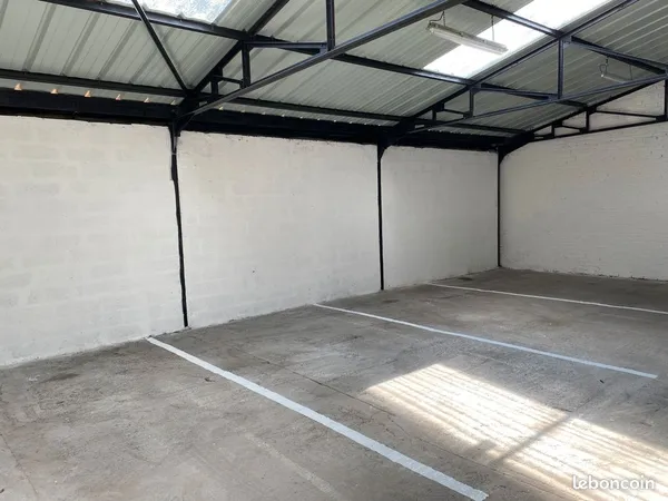 Place de parking en hangar sécurisé - Wazemmes
