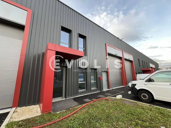 Local d'activité 866 m²