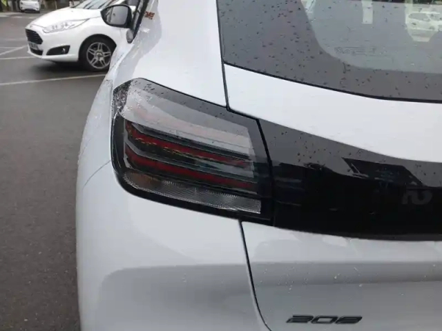 Peugeot 208 100 s&amp;s bvm6 — photo 17