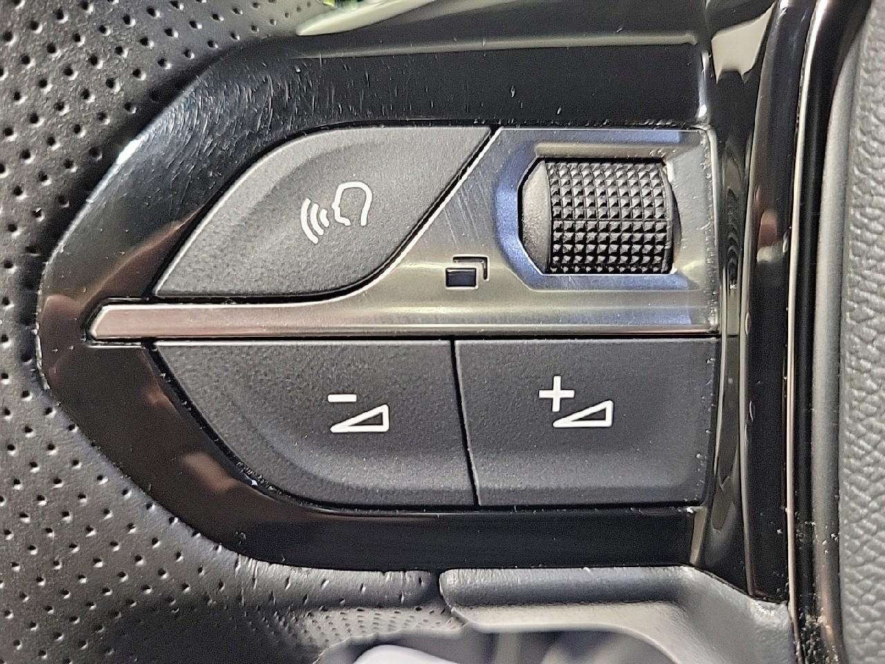 Peugeot 2008 puretech 130 s&s eat8 gt — photo 19