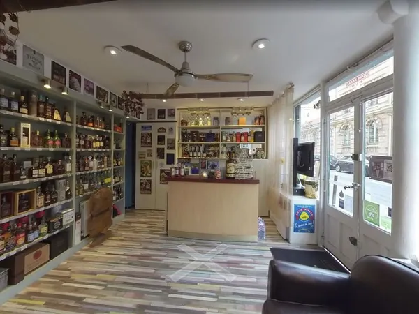 Local commercial 28 m² PARIS 18