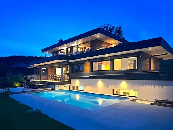 Maison 8 pièces 454 m²