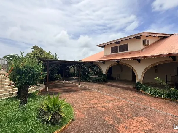 Villa 10 pièces 360 m²