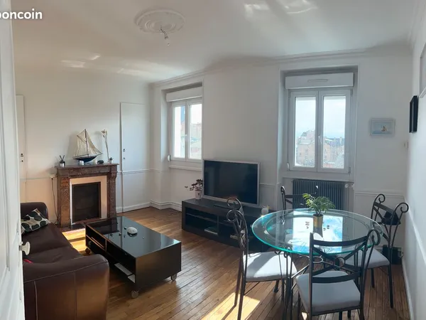 Grand T2 de 56 m2, centre ville, au 4eme étage avec ascenseur