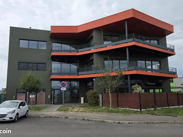 Civrieux (01) - Bureau de 88 m² à vendre au 1er étage avec ascenseur - Construction récente
