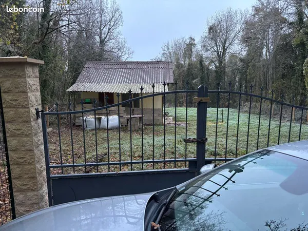 Vends terrain et petite maison