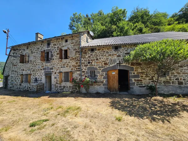 Ancien corps de ferme Chaudes-Aigues (Ventuéjols)