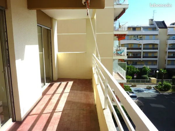Beau 3 pièces de 75m² - 3e étage - Cagnes-sur-Mer - climatisé - balcons - calme -parking - cave