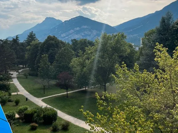 Colocation 3 chambres dans grand appartement 120 m², Grenoble Saint-Egrève, cadre exceptionnel, pisc