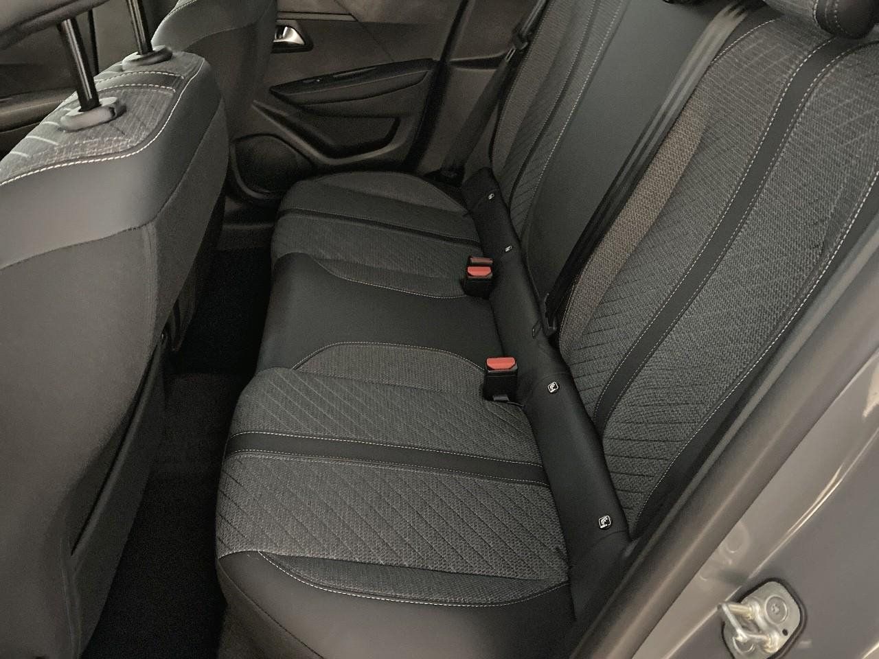 Peugeot 208 hybrid 110 ch e-dcs6 allure — photo 10