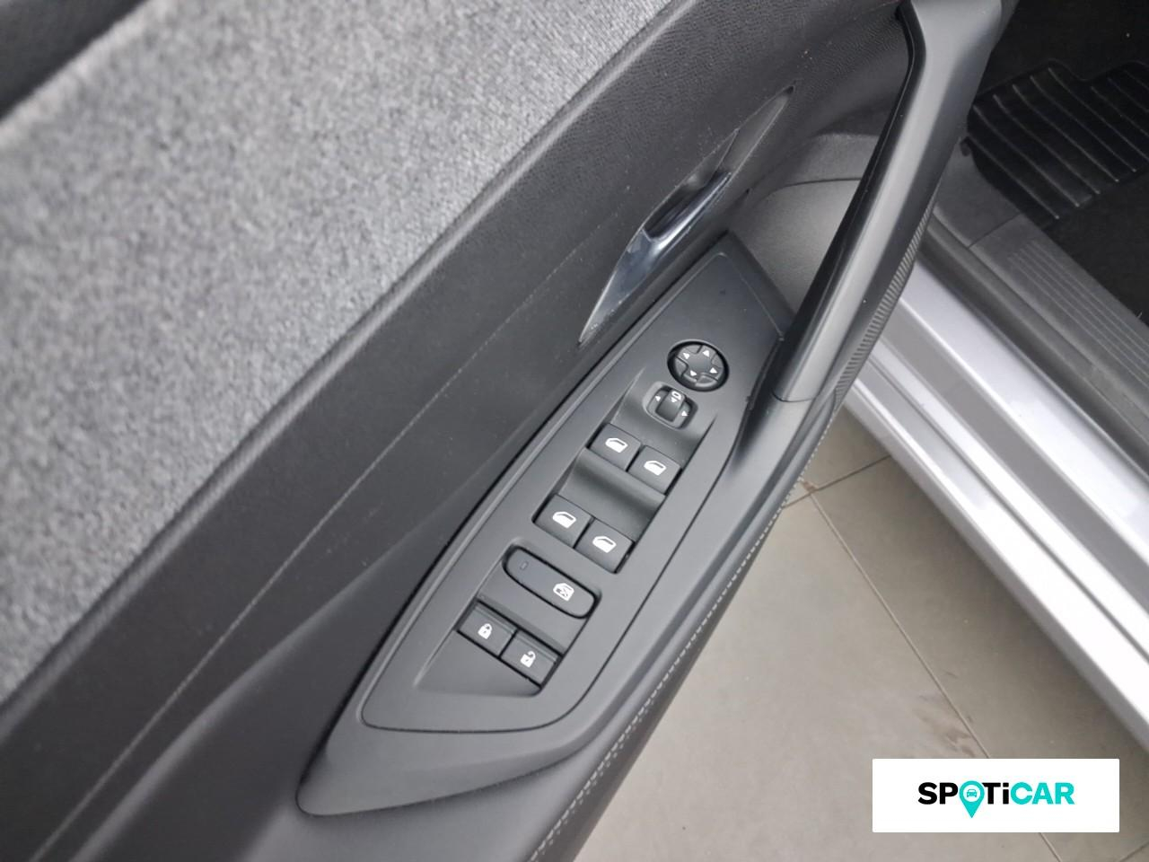 Peugeot 308 phev 180ch allure pack e-eat8 — photo 19
