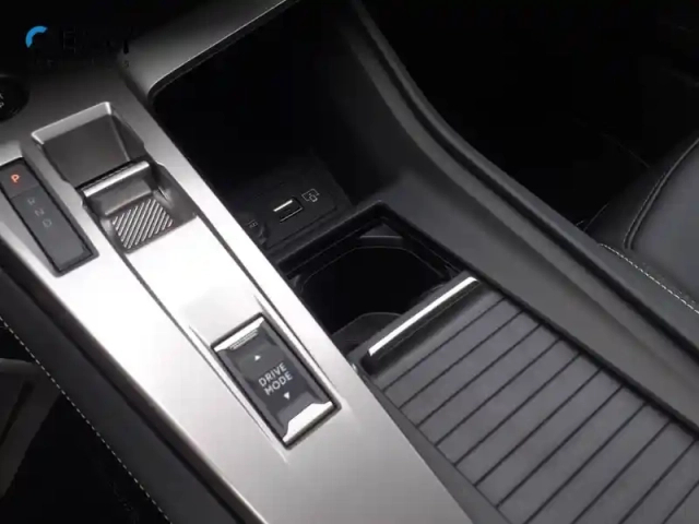 Peugeot 308 electrique 55 kwh 156ch — photo 22
