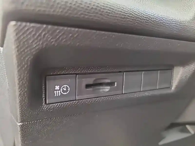Peugeot 308 electrique 55 kwh 156ch — photo 16