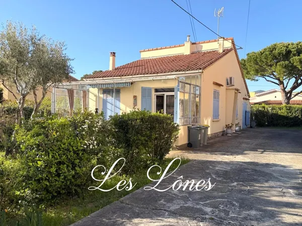 Six-Fours les Plages, les Lônes, maison de plain-pied à rénover, commerces, plage et port de Sanary 