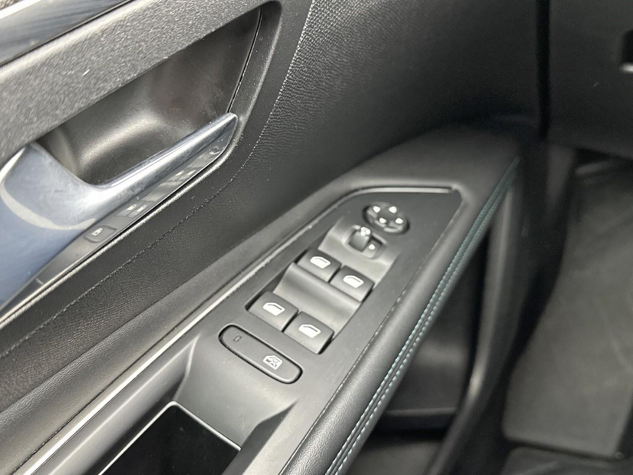 Peugeot 3008 puretech 130ch s&s eat8 allure pack — photo 16