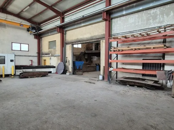 Local 582 m² Fourques