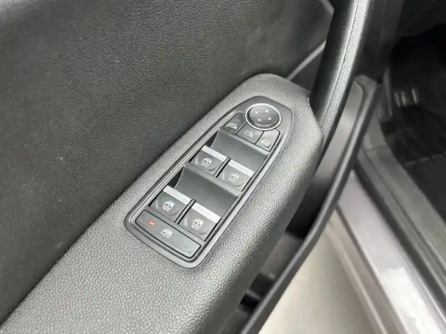 Renault Captur blue dci 115 edc — photo 38