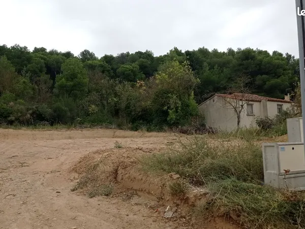 Terrain constructible 1200m2 à Ornaisons