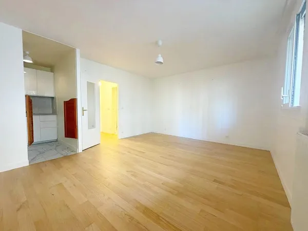 Beau studio refait à neuf