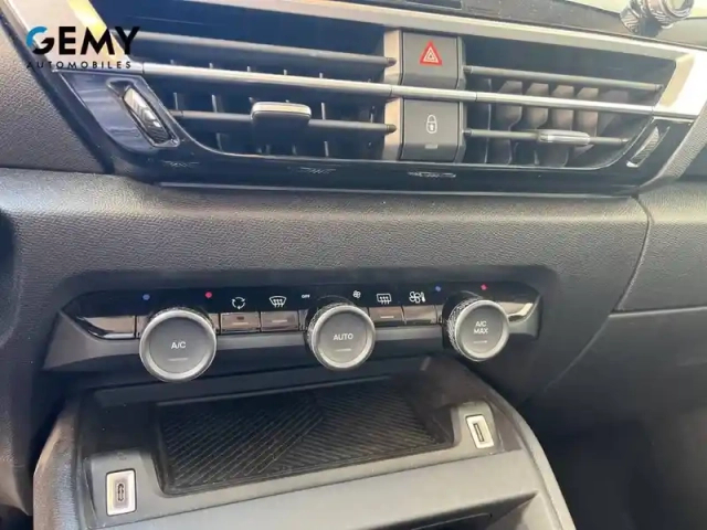 Citroën C4 e- 136 ch automatique — photo 55