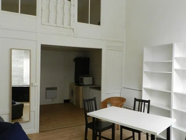 Pas de frais d'agence. GRENOBLE, prox. Europole, 36m2, 595CC, 2P Duplex meublé, TBE, RdC