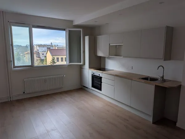 Loue appartement refait à neuf