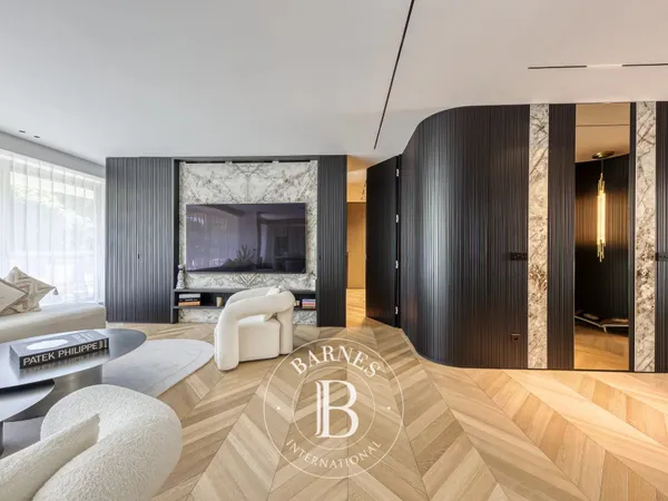 EXCLUSIVITE - NEUILLY-SUR-SEINE - FACE AU BOIS 157 m² - 2e étage - Ascenseur privatif - Balcons - 3 