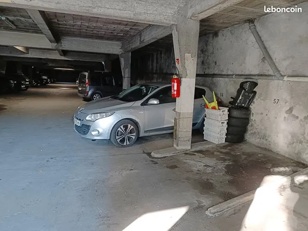 Place de parking couverte