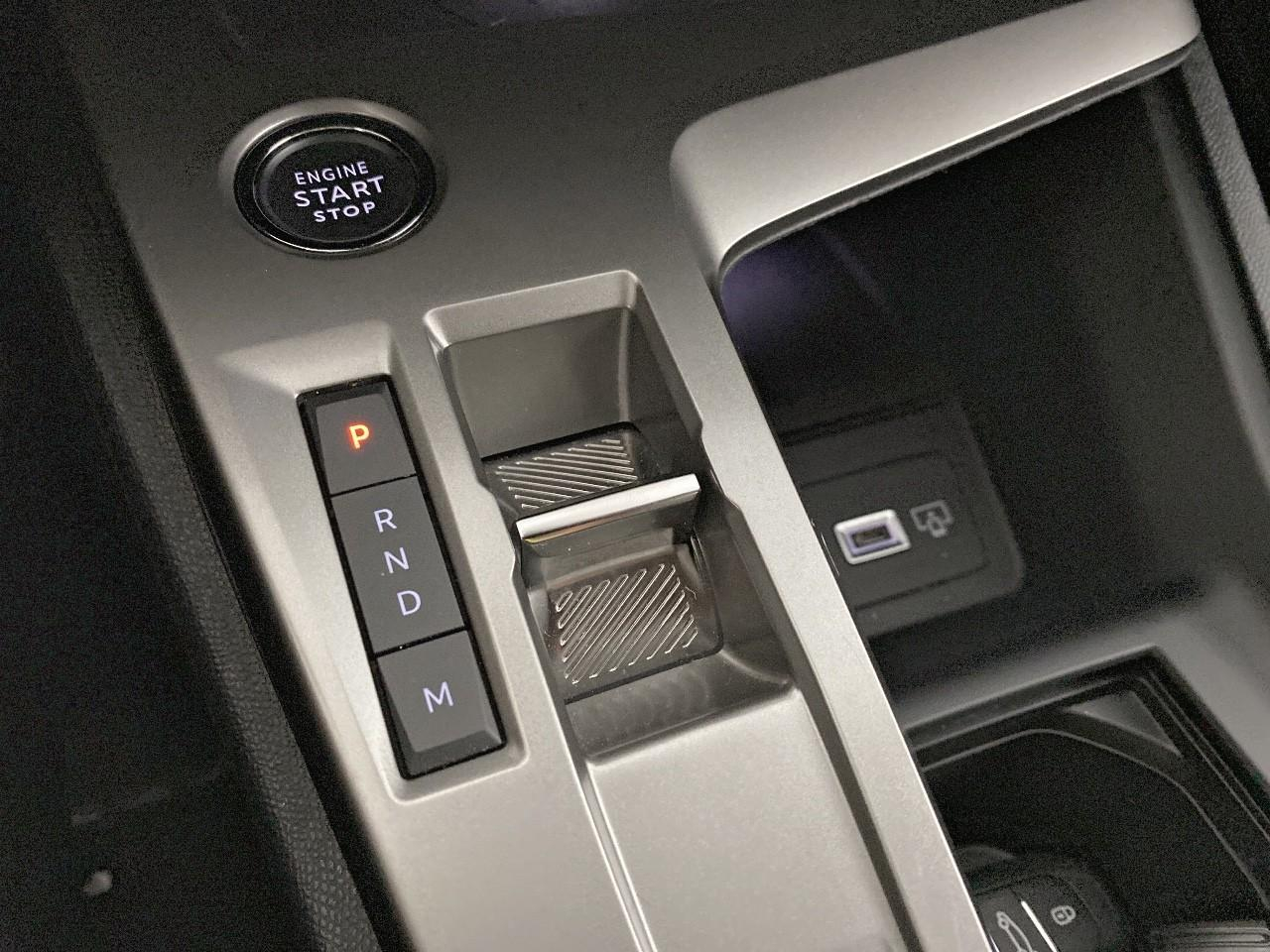 Peugeot 308 hybrid 145 e-dcs6 allure — photo 15