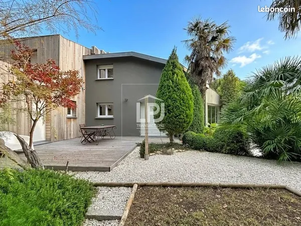 Villa 7 pièces 184 m²