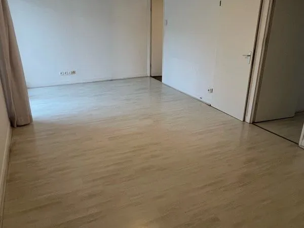 F2 NU 54 m² - BEAUVAIS, QUARTIER SAINT-QUENTIN - 1er ÉTAGE AVEC ASCENSEUR
