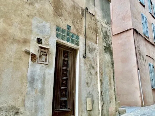 Appartement à rénover en haute ville de Bonifacio