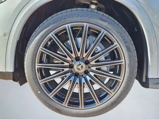 Mercedes Glc 400 4matic avec technologi — photo 9