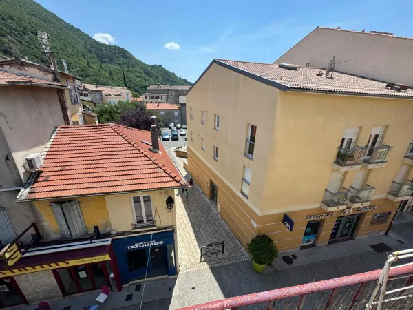 🏗️ DIGNE-LES-BAINS - PÉPITE INVESTISSEUR - T3 TRAVERSANT À RÉNOVER - 2 BALCONS - POTENTIEL 2 LOGEMEN