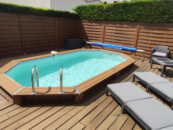 ROISSY-EN-FRANCE - APPARTEMENT 82,4 m² AVEC JARDIN DE 500 m², PISCINE CHAUFFÉE, BOX ET PARKING