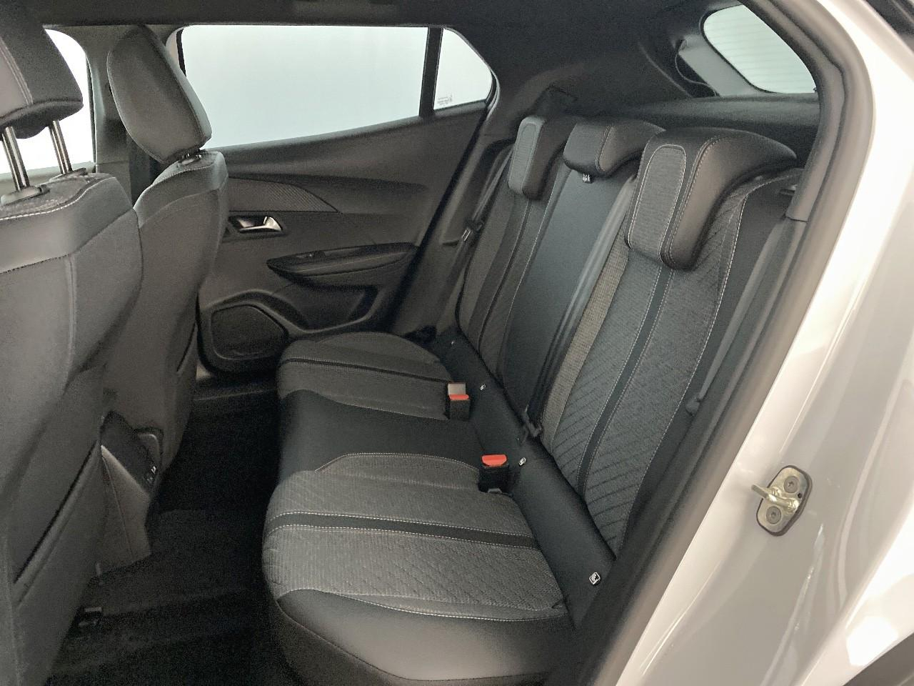 Peugeot 2008 hybrid 145 ch e-dcs6 allure — photo 10