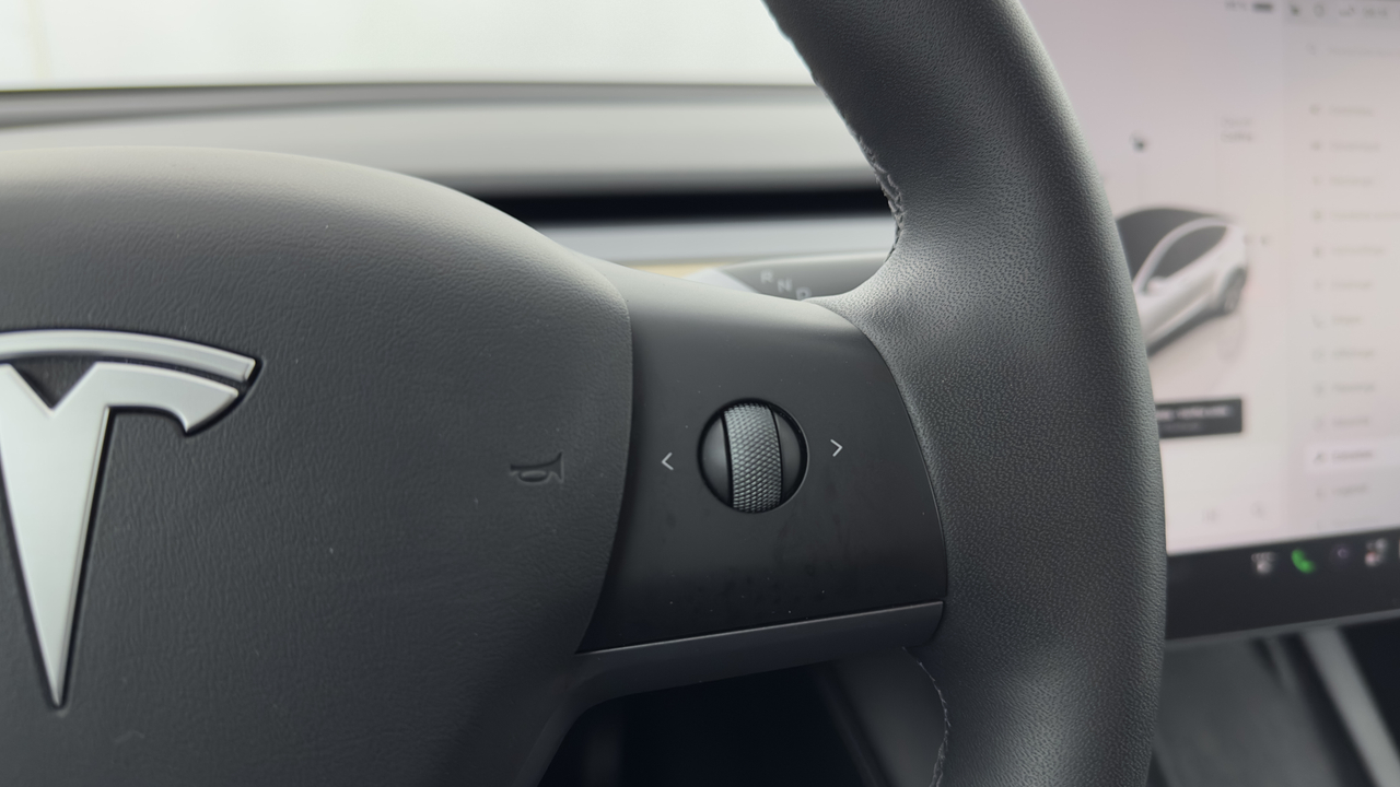 Tesla MODEL Y Standard RWD — photo 16